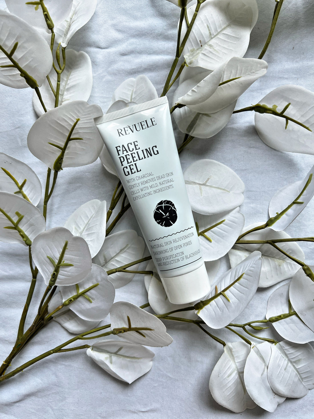 Gommage Visage au Charbon Actif