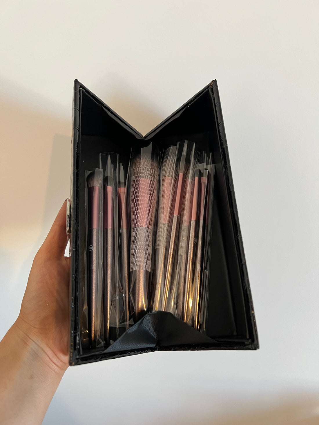 Lot de pinceaux pour le maquillage avec sa boîte noir - Lurella