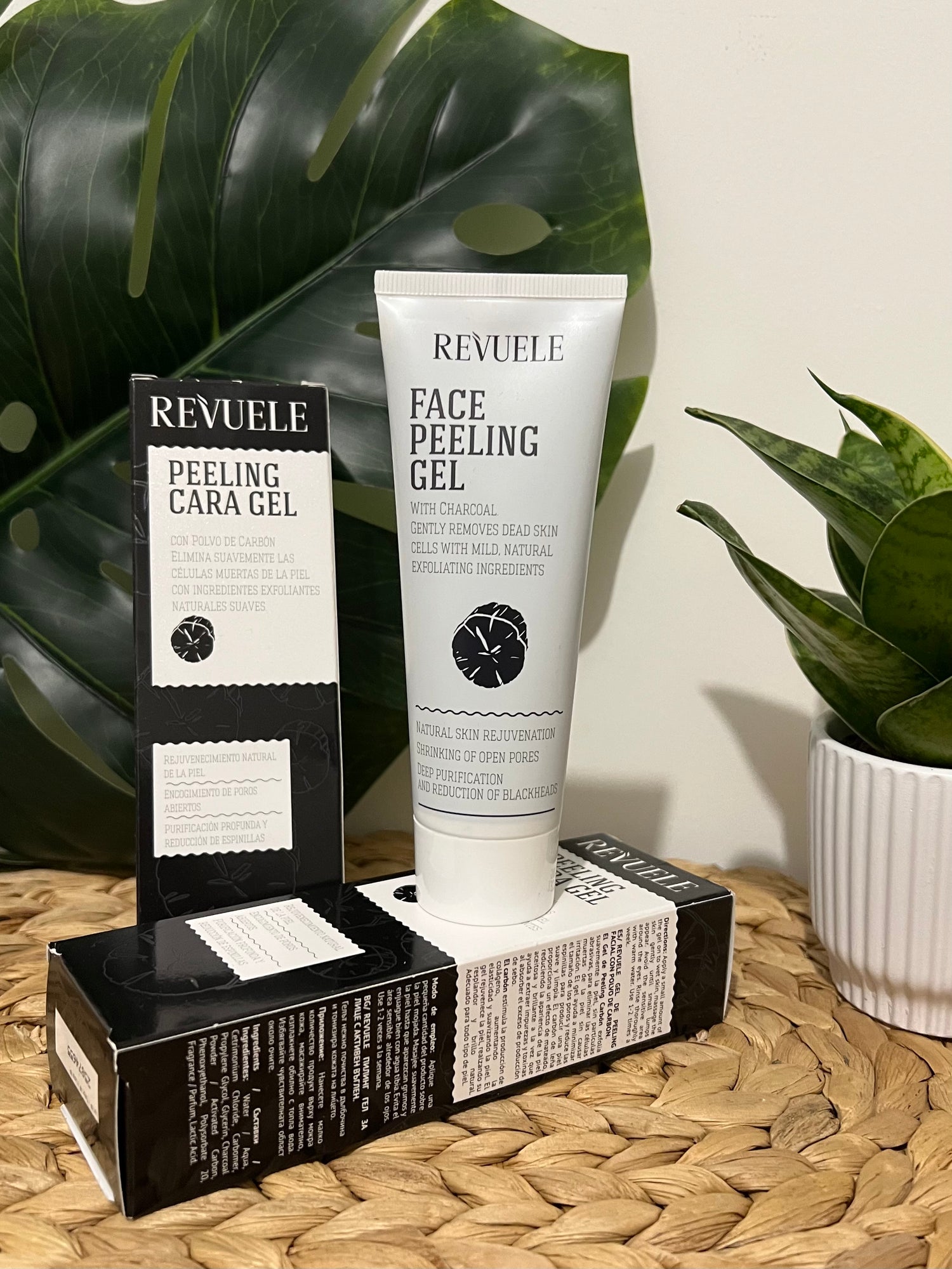 Gommage Visage au Charbon Actif