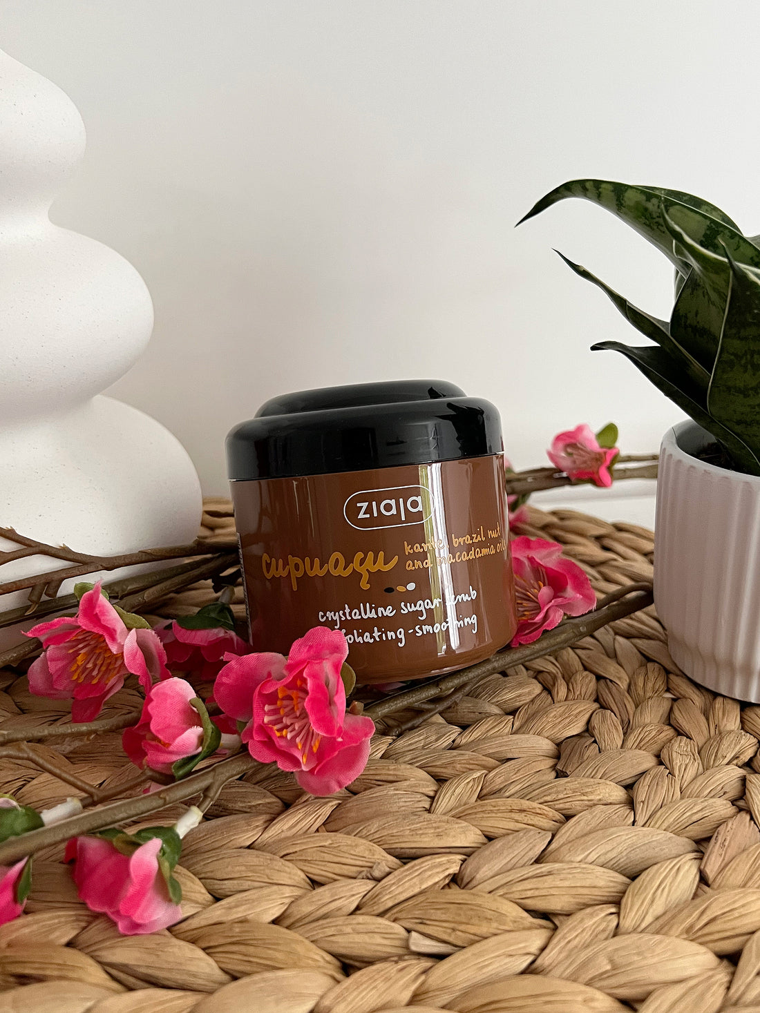 Gommage Corps Exfoliant – Préparation au Soleil et Nutrition Intense