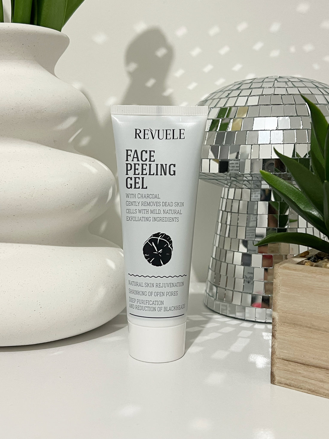 Gommage Visage au Charbon Actif